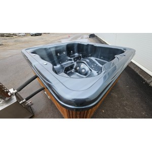 Acrylic jacuzzi hot tub with external heater / 220cm Quadro